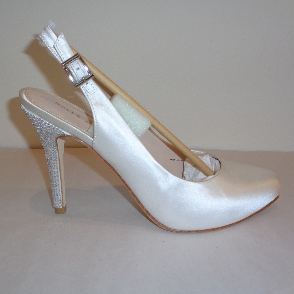 Pelle Moda Size 8 M SYLVIE 2 White Silk Heels